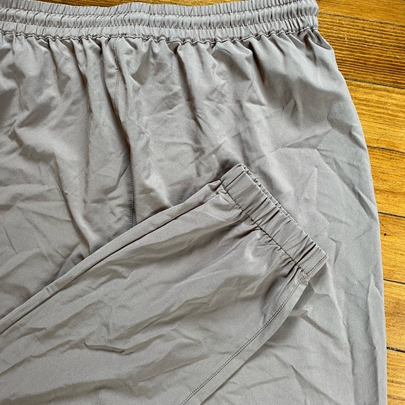 Aritzia speed pant / jogger in taupe - Picture 4 of 5